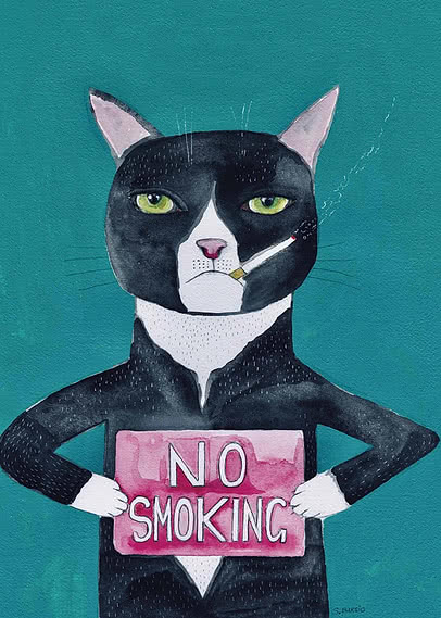 Illustrazione di gatto bianco e nero con sigaretta e cartello rosa con scritta "No Smoking"