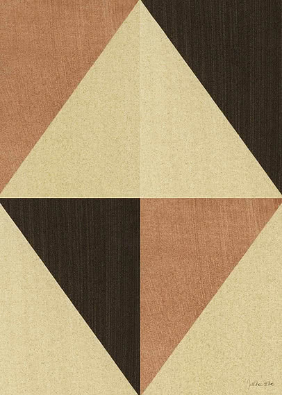 Geometrisch canvas met driehoeken in zand, terracotta en bruin die zich vouwen tot een ruit