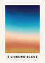 Abstraktes Kunstposter mit Blau-Orange-Verlauf und dem Text „À L’HEURE BLEUE“
