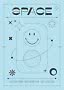 Poster azzurro chiaro con scritta SPACE, faccina sorridente, sfera e stelle e linee decorative.