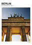 Poster des Brandenburger Tors in Berlin, von unten vor blauem Abendhimmel
