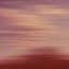 Un cielo scomposto in striature malva e rosa polveroso sopra una massa compatta di rosso vino, senza alcun orizzonte