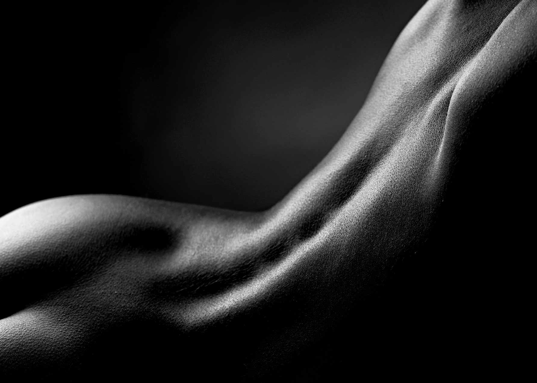 Body Shadow Poster - Schwarzweiße Körperfotografie (40x50 cm)