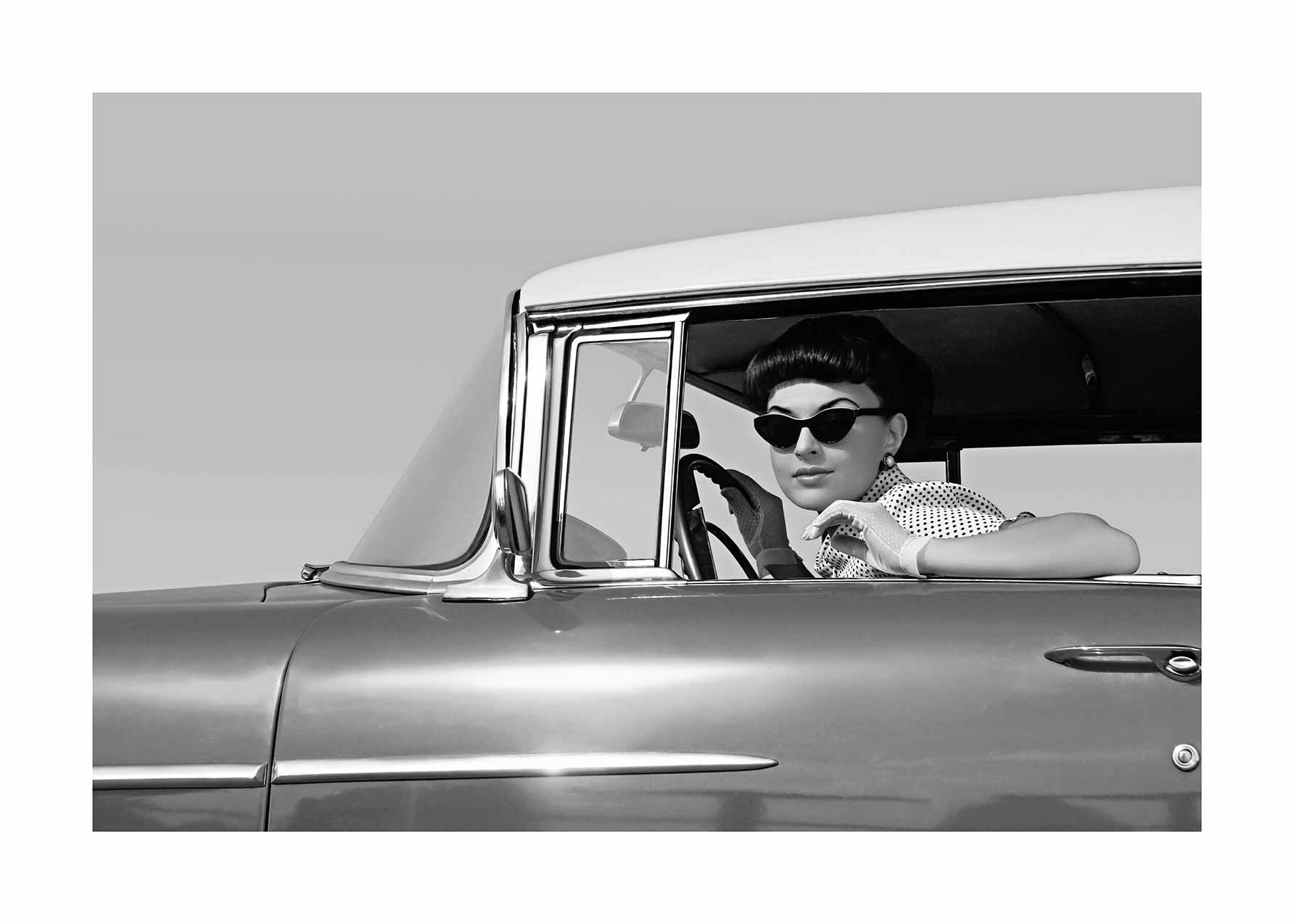 Vintage Driver Poster - Schwarzweiße Modefotografie (30x40 cm)