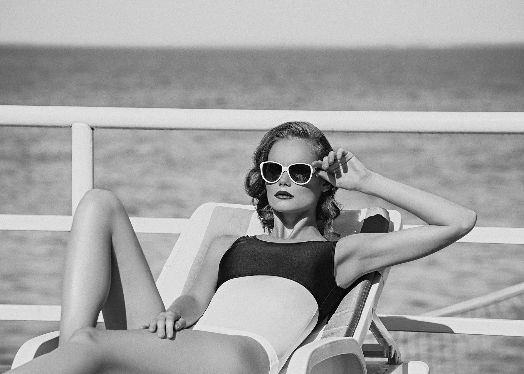 Vintage poster - Black and white fashion photography (40x50 cm)