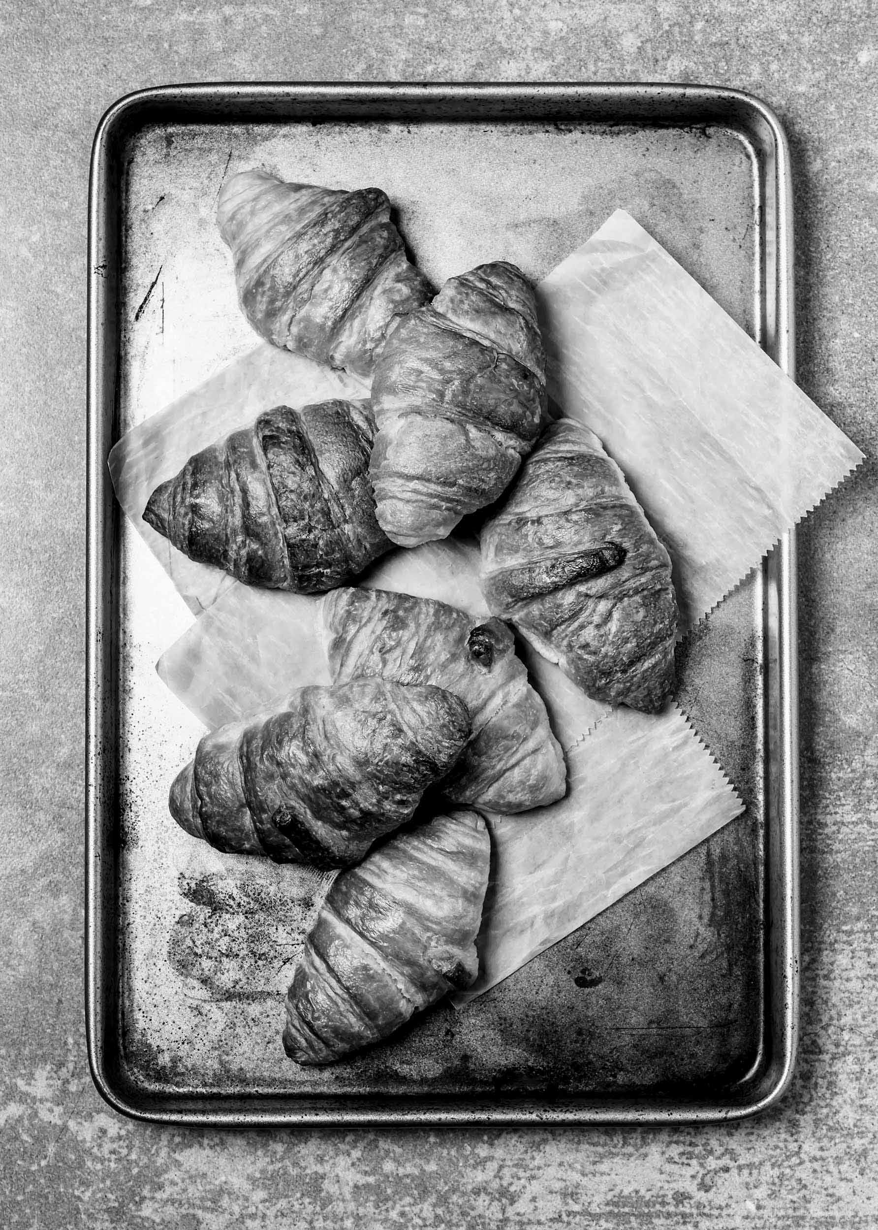 Croissant Poster - Schwarzweiße Food-Fotografie (21x30 cm)