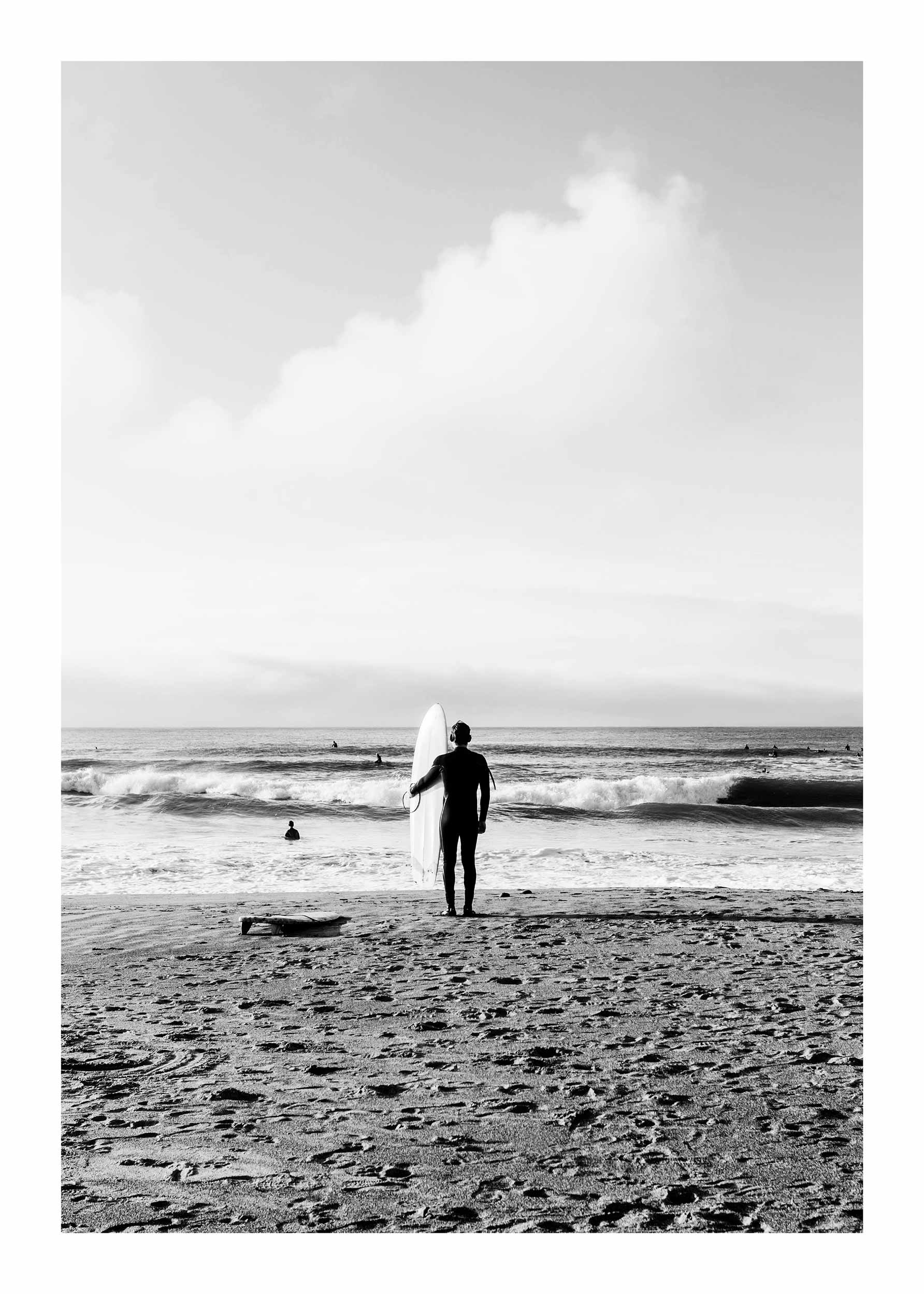 Surfer Poster - Strandfotografie in Schwarzweiß (30x40 cm)
