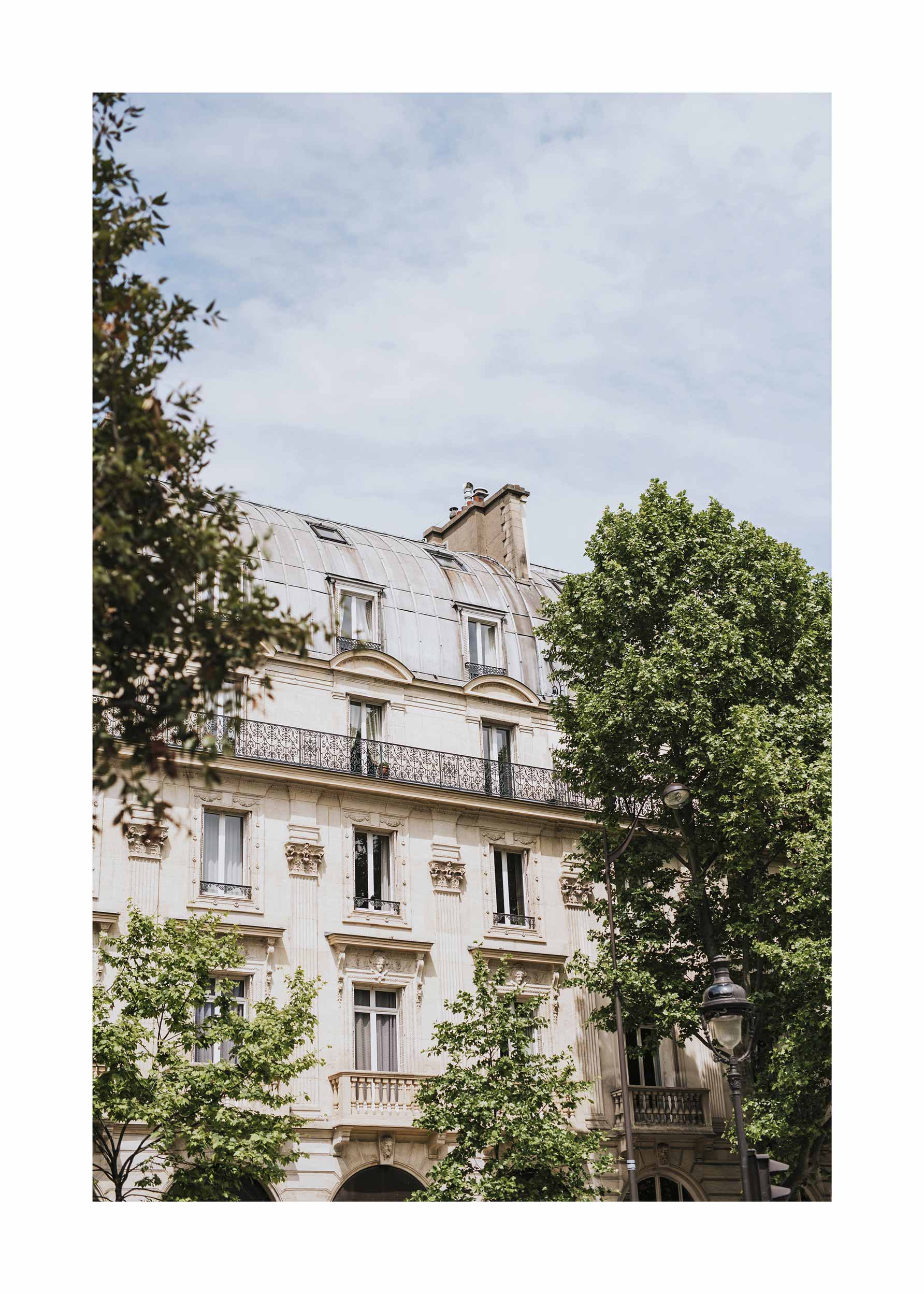 House in Paris Poster - Architecture photography (40x50 cm)