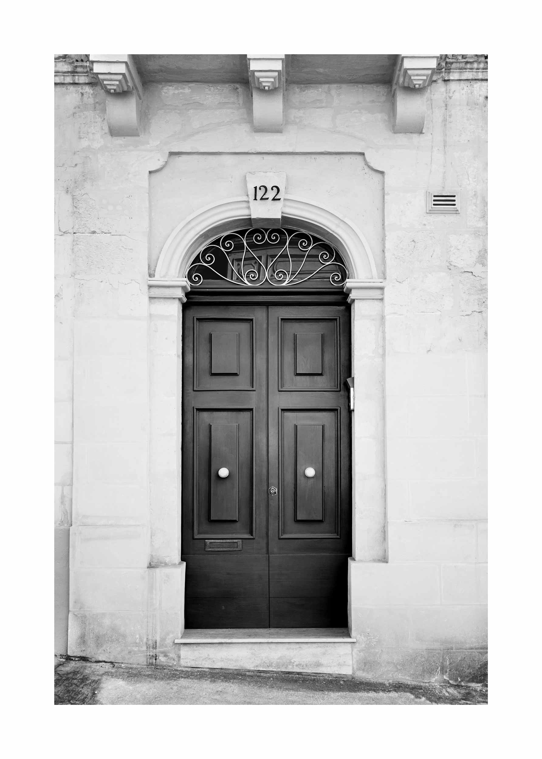 Door No. 123 plakat - Sort-hvid arkitekturfotografi (30x40 cm)