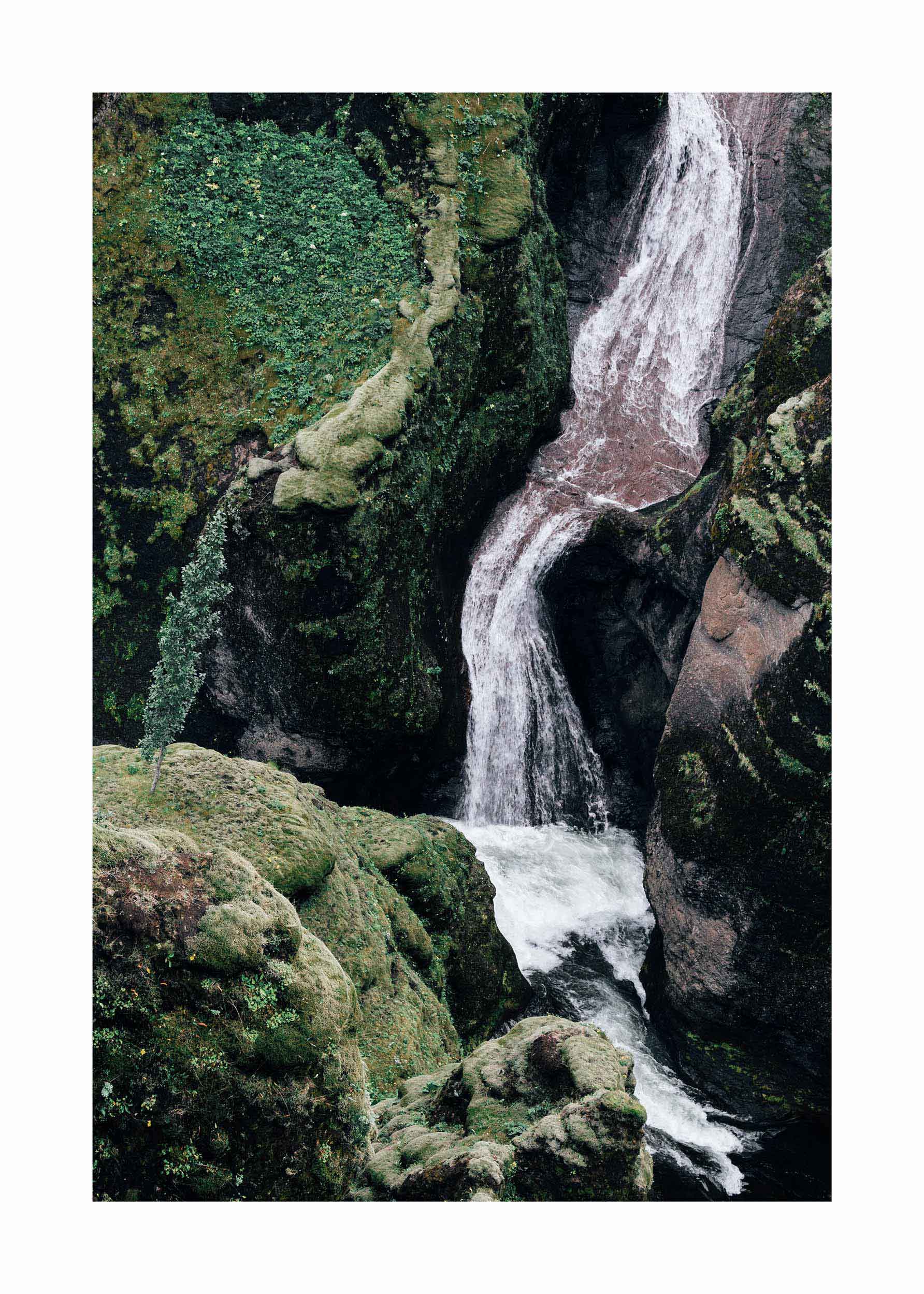 Green Waterfall No.2 Poster - Naturfotografie (50x70 cm)