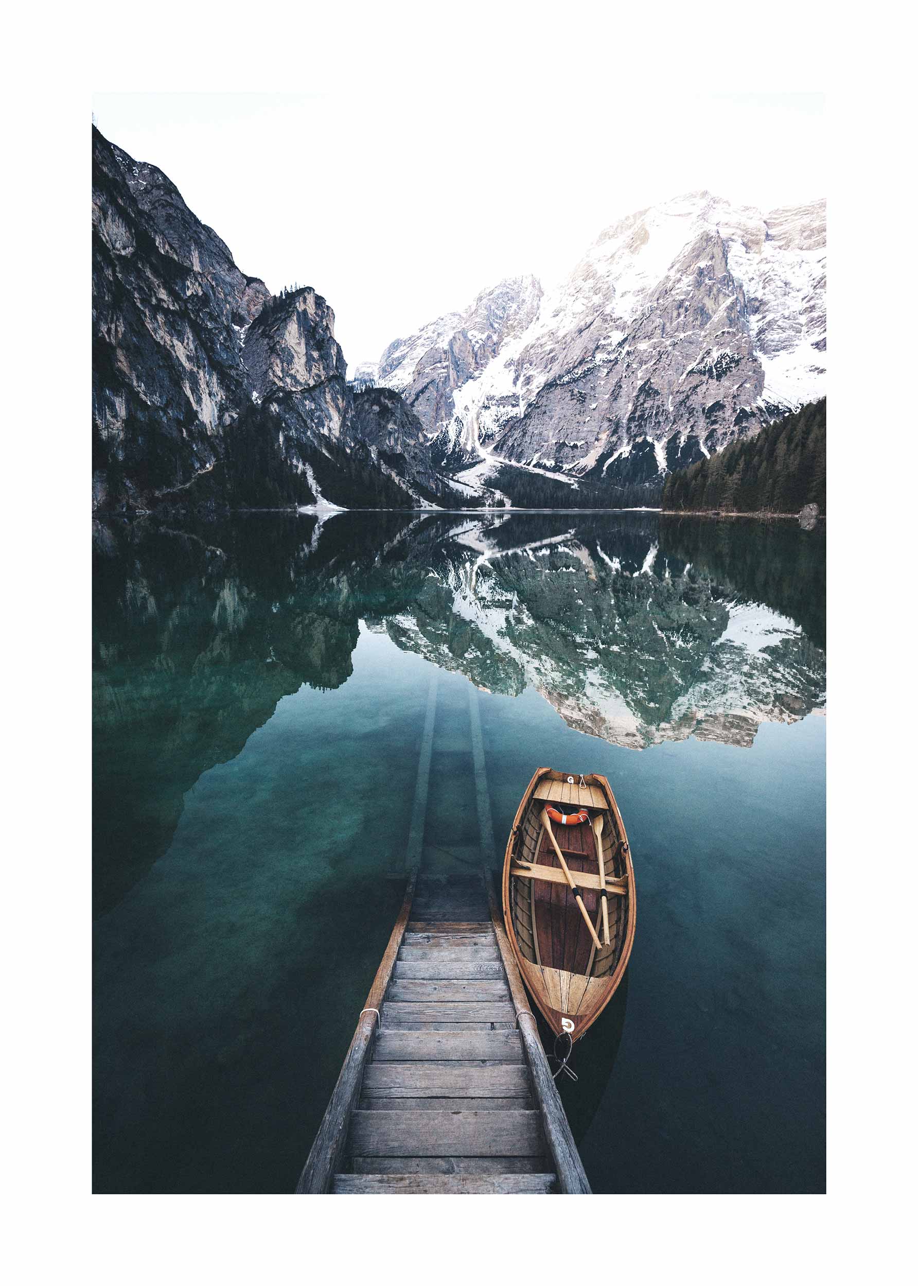 Boat in Lake No.3 Poster - Berglandschaftsfotografie (30x40 cm)