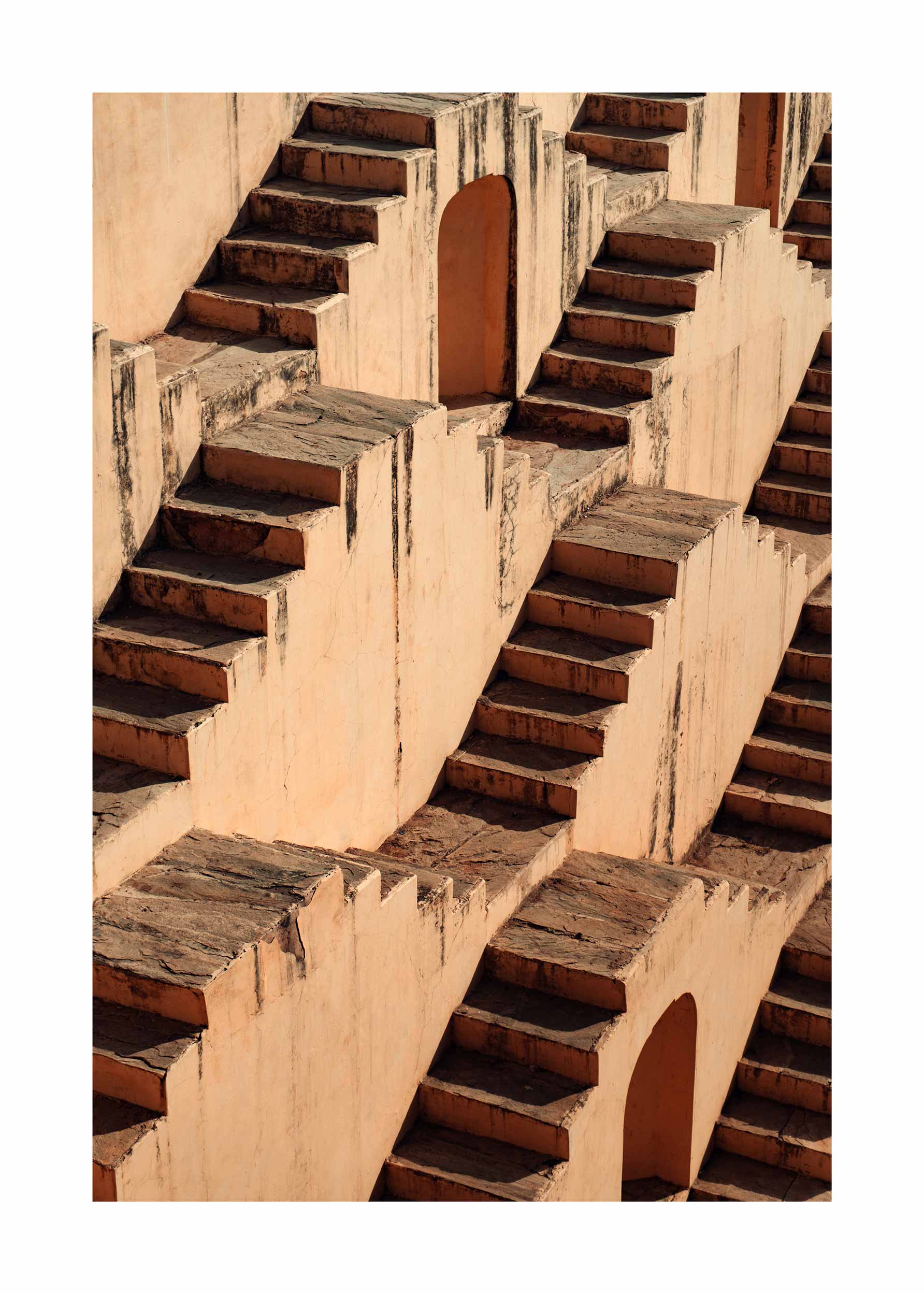 Ancient Stepwell Poster - Architekturillustration (50x70 cm)