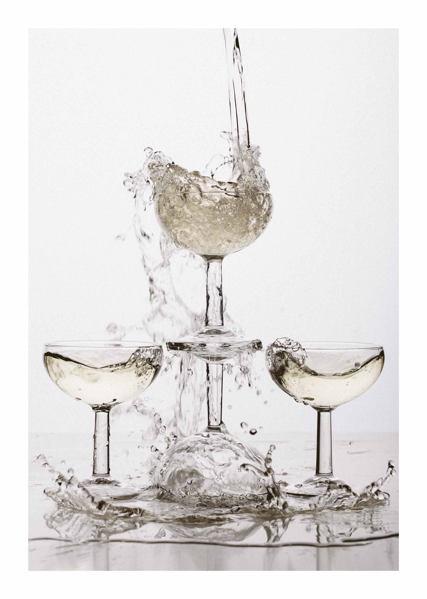 White Wine Fountain Poster - Getränkefotografie (50x70 cm)