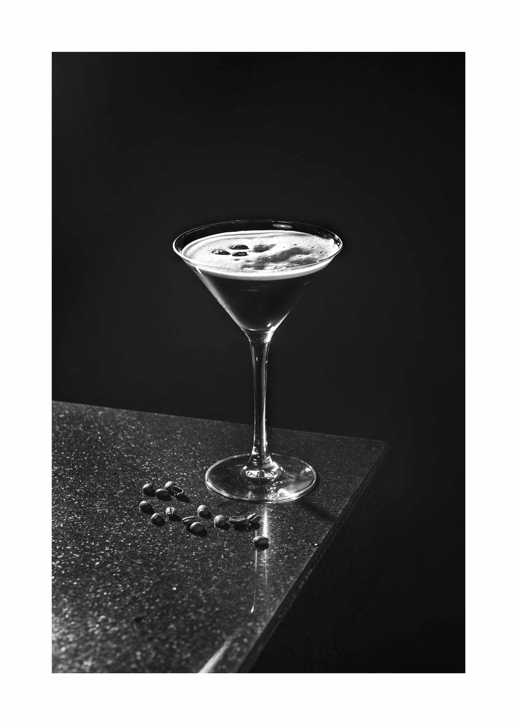Espresso Martini Poster - Black and white cocktail photography (40x50 cm)