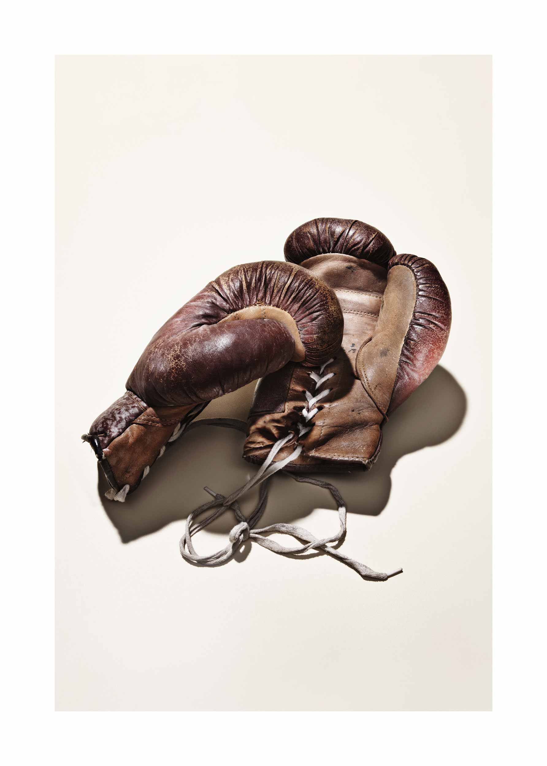 Brown Boxing Gloves Poster - Sportfotografie (40x50 cm)