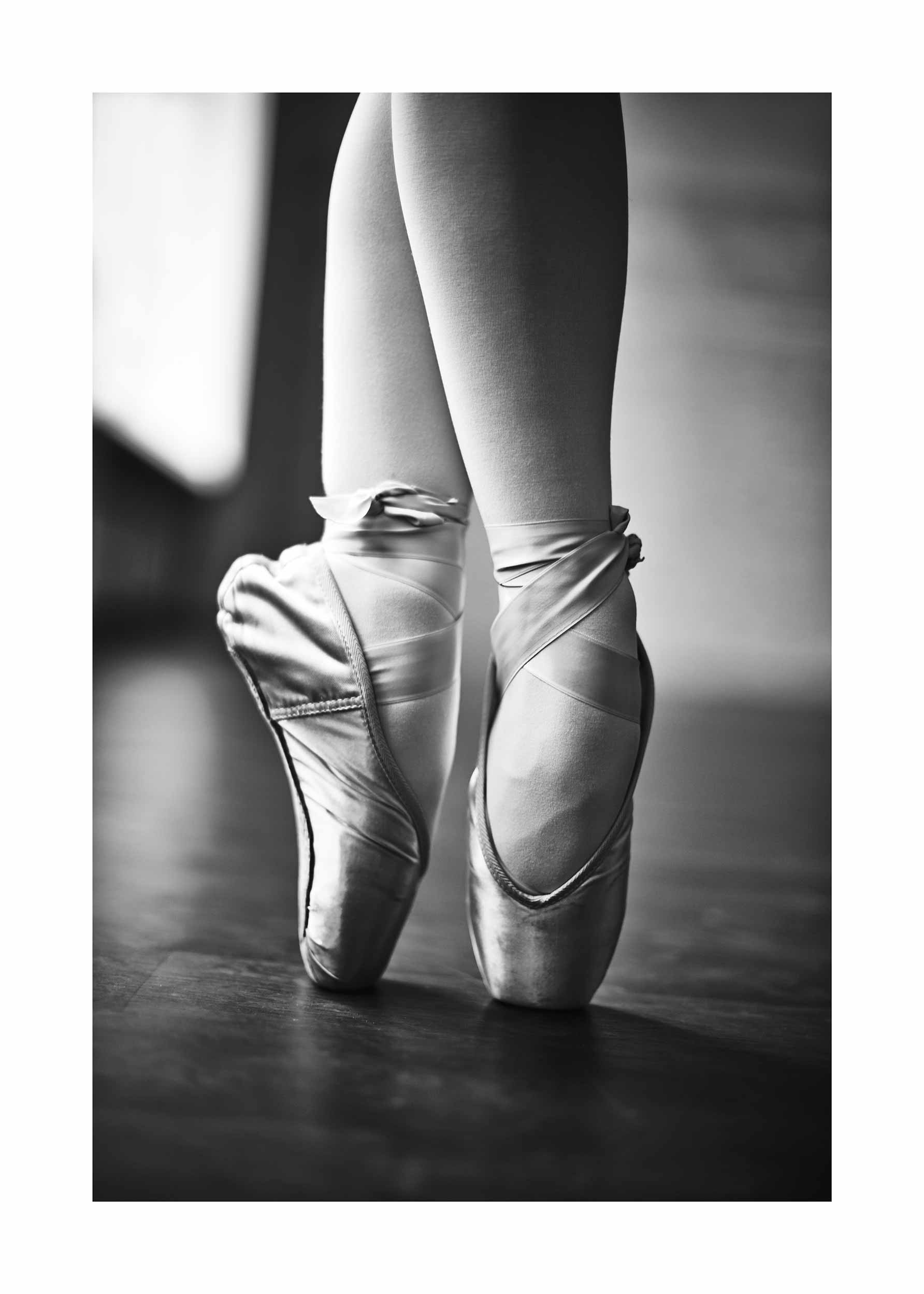 Balance plakat - Sort-hvid balletfotografi (30x40 cm)