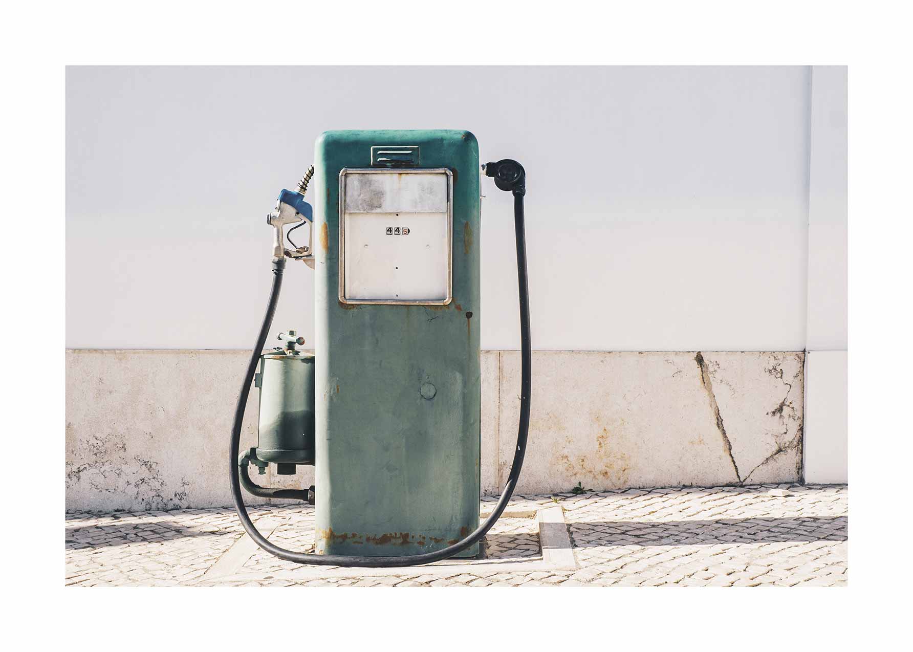 Vintage Gas Pump Poster - Vehicle photography (50x70 cm)