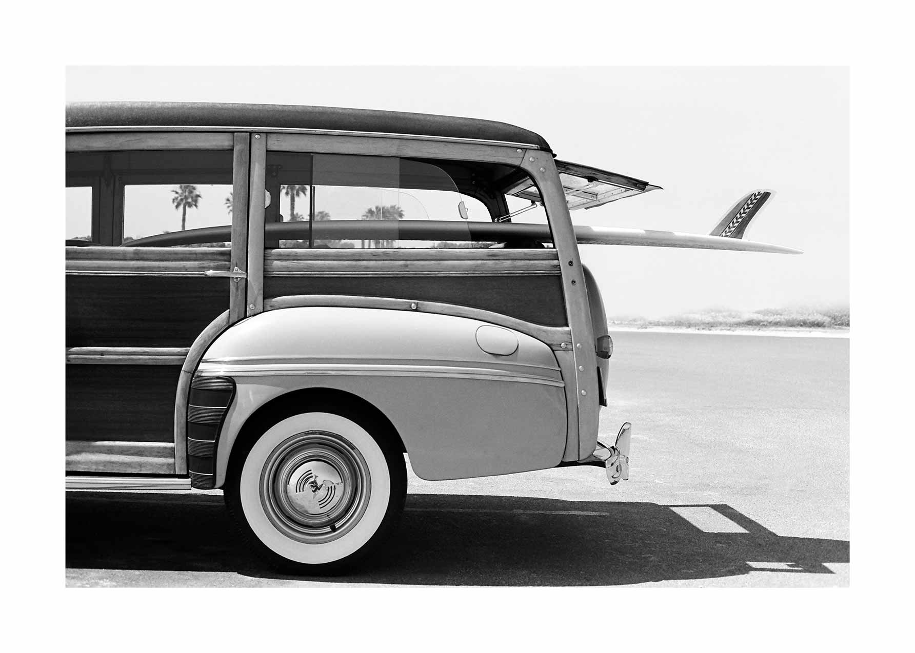 Surfers Van Poster - Schwarzweiße Autofotografie (50x70 cm)