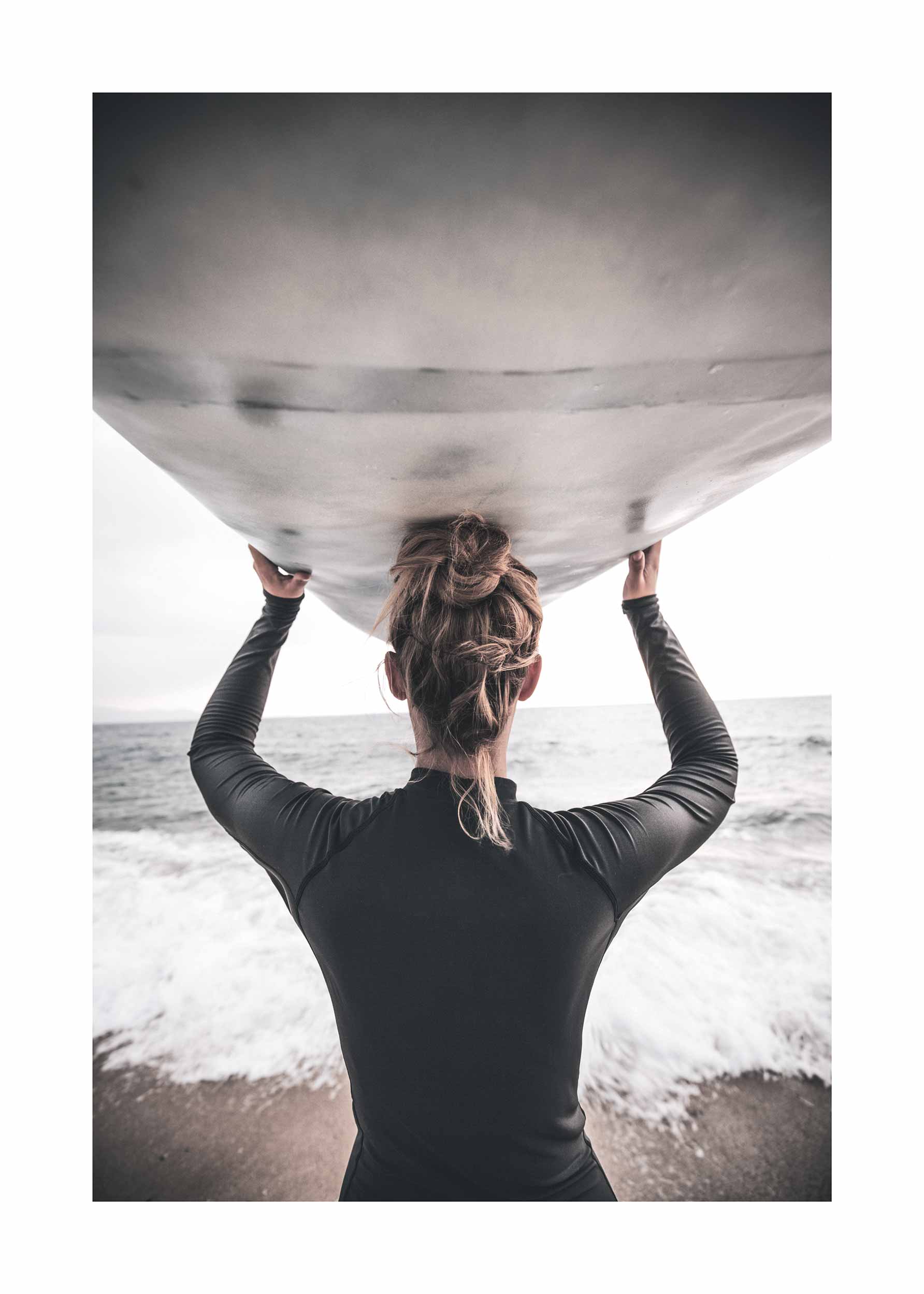 Surfer Girl Poster - Surfer photography (70x100 cm)