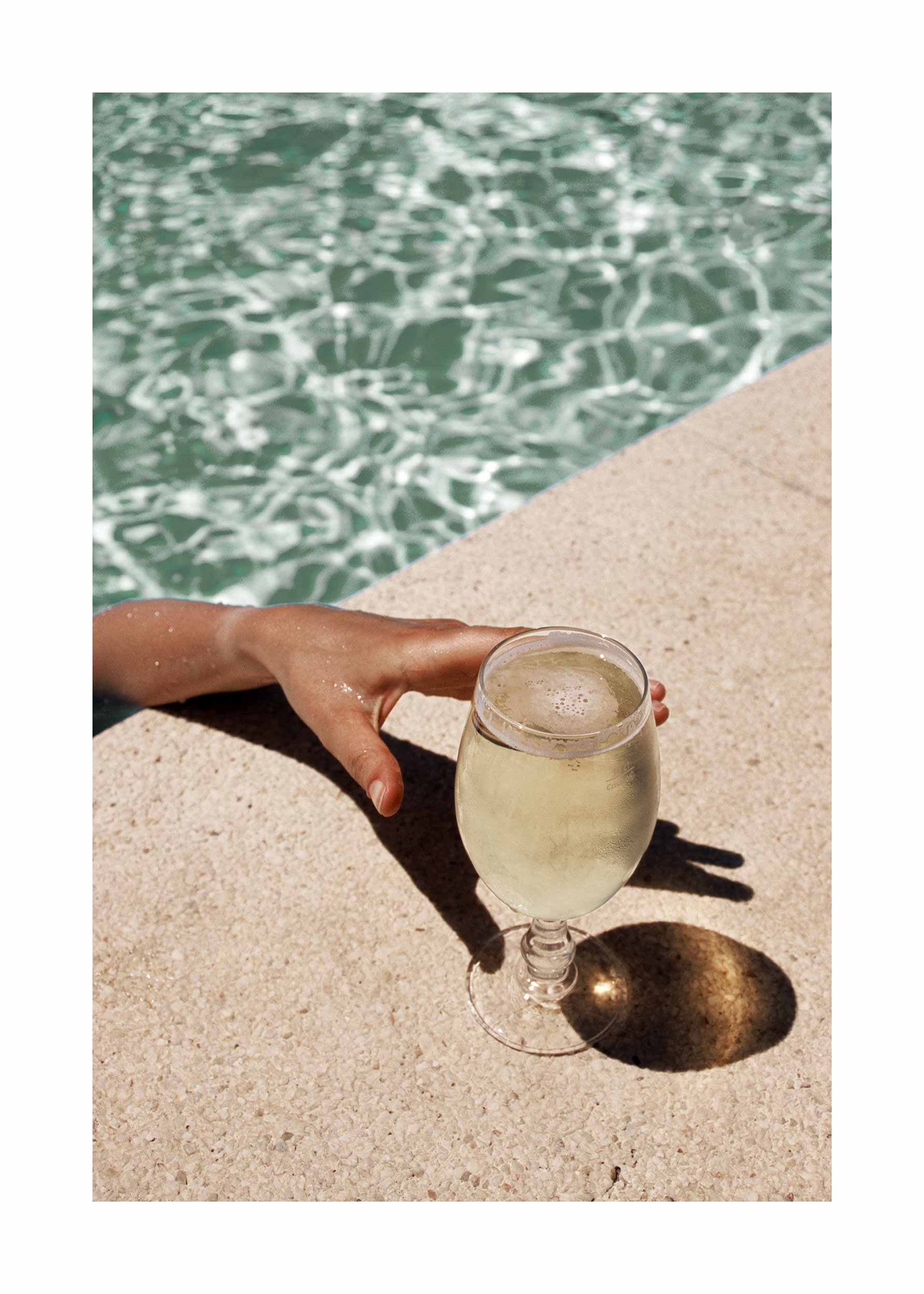 Drink Break poster - Poolside drink photography (50x70 cm)