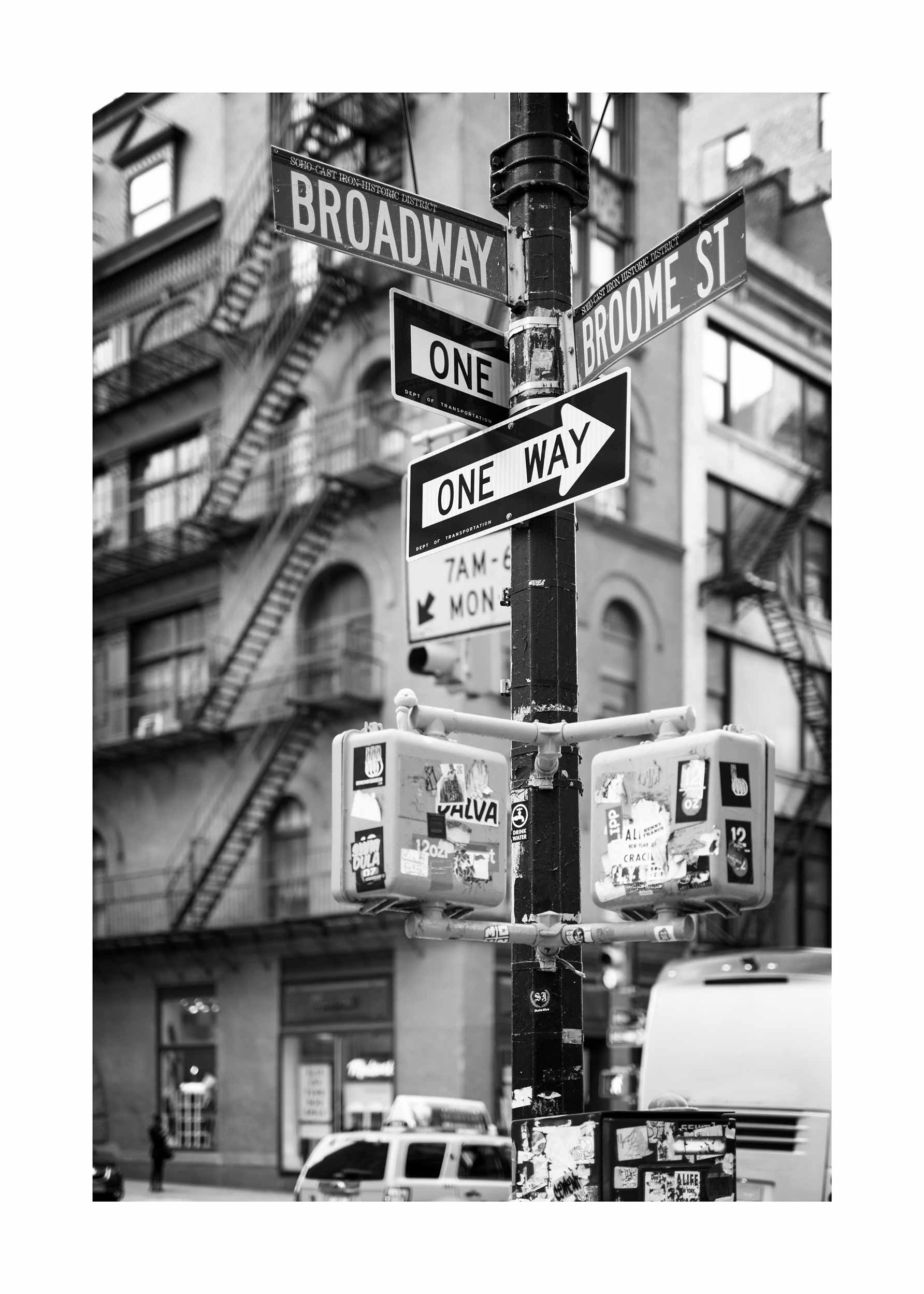 New York Street Signs Poster - Schwarzweiße Stadtfotografie (21x30 cm)
