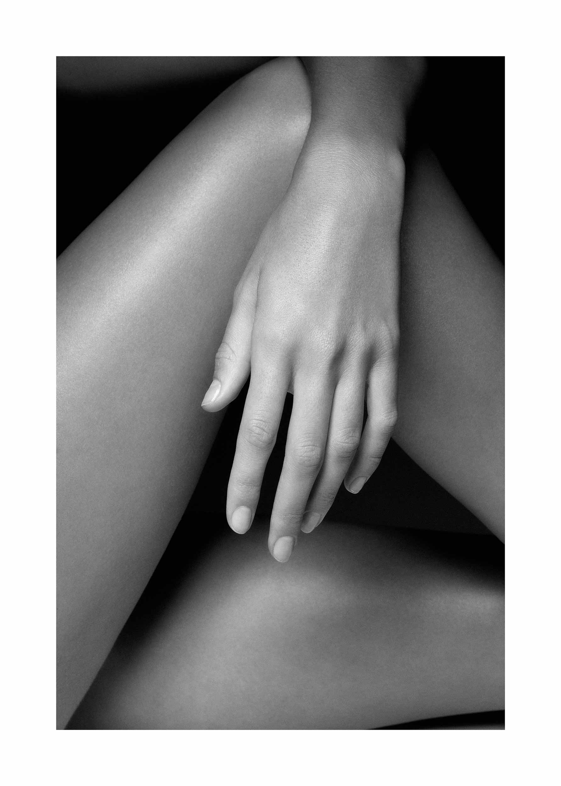 Nude Shadows plakat - Sort-hvid kropsfotografi (30x40 cm)