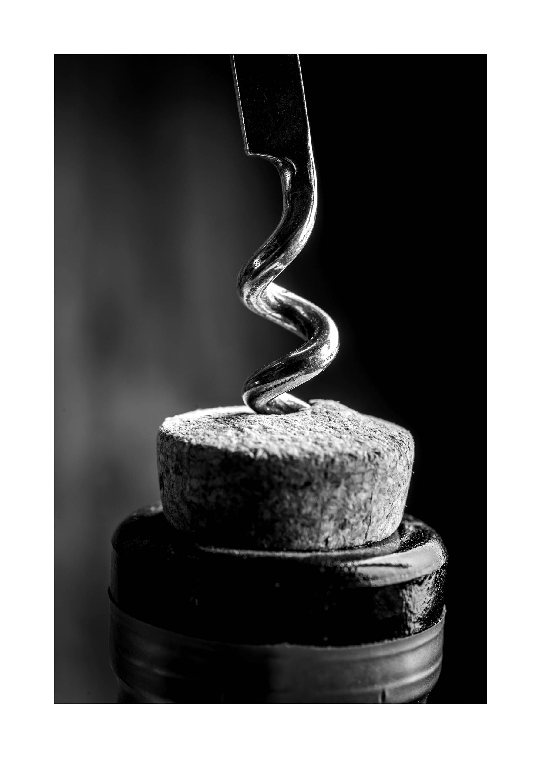 Corkscrew Poster - Black and white drink photography (50x70 cm)