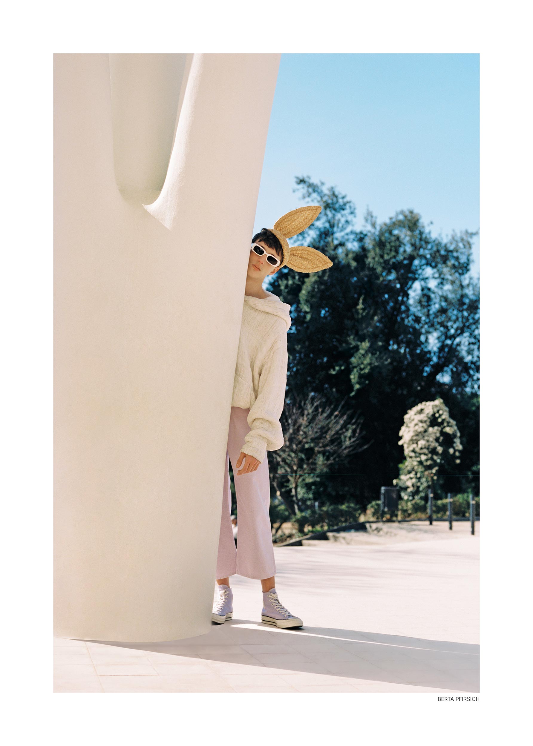Rabbit Peek Poster - Fashion photography (30x40 cm)