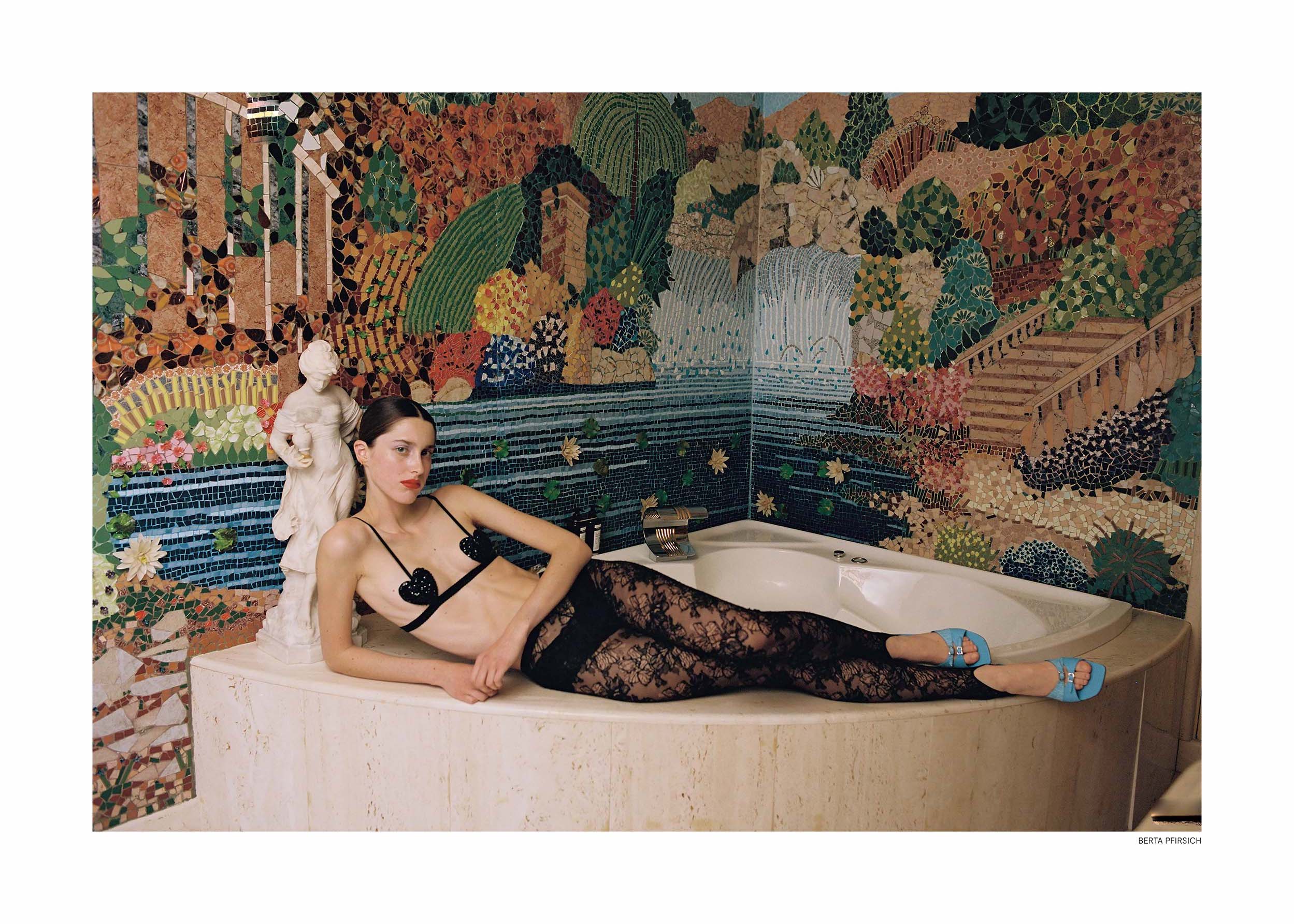 Bathroom Chick plakat - Modefotografi med figur (30x40 cm)