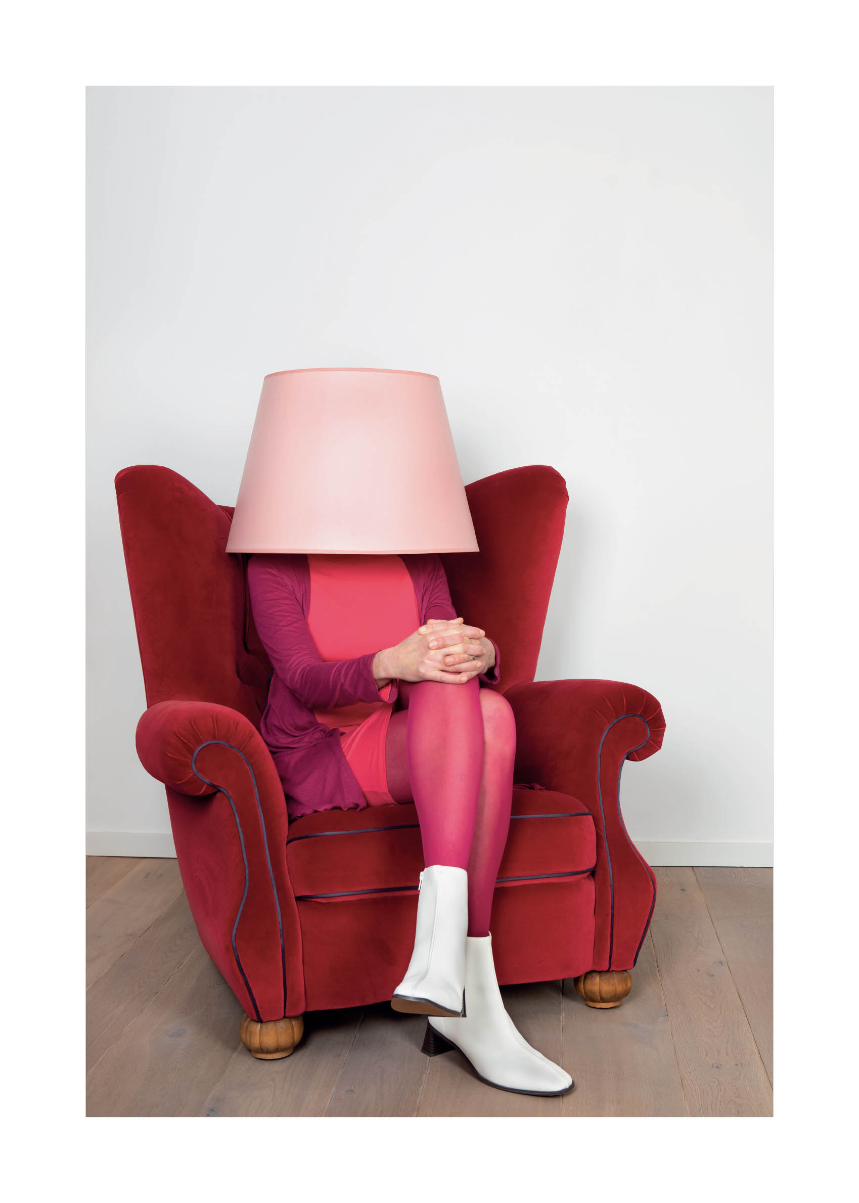 Invisible Chair Poster - Figure photography (50x70 cm)