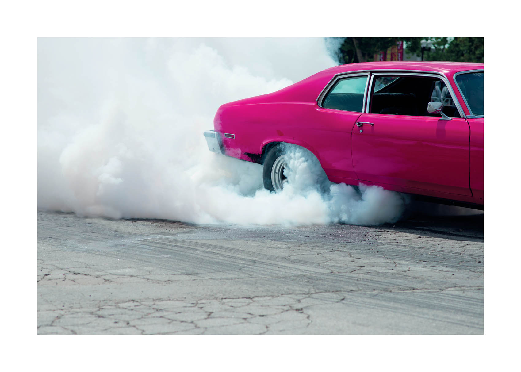 Pink Car Burnout Poster - Fahrzeug Grafik (30x40 cm)