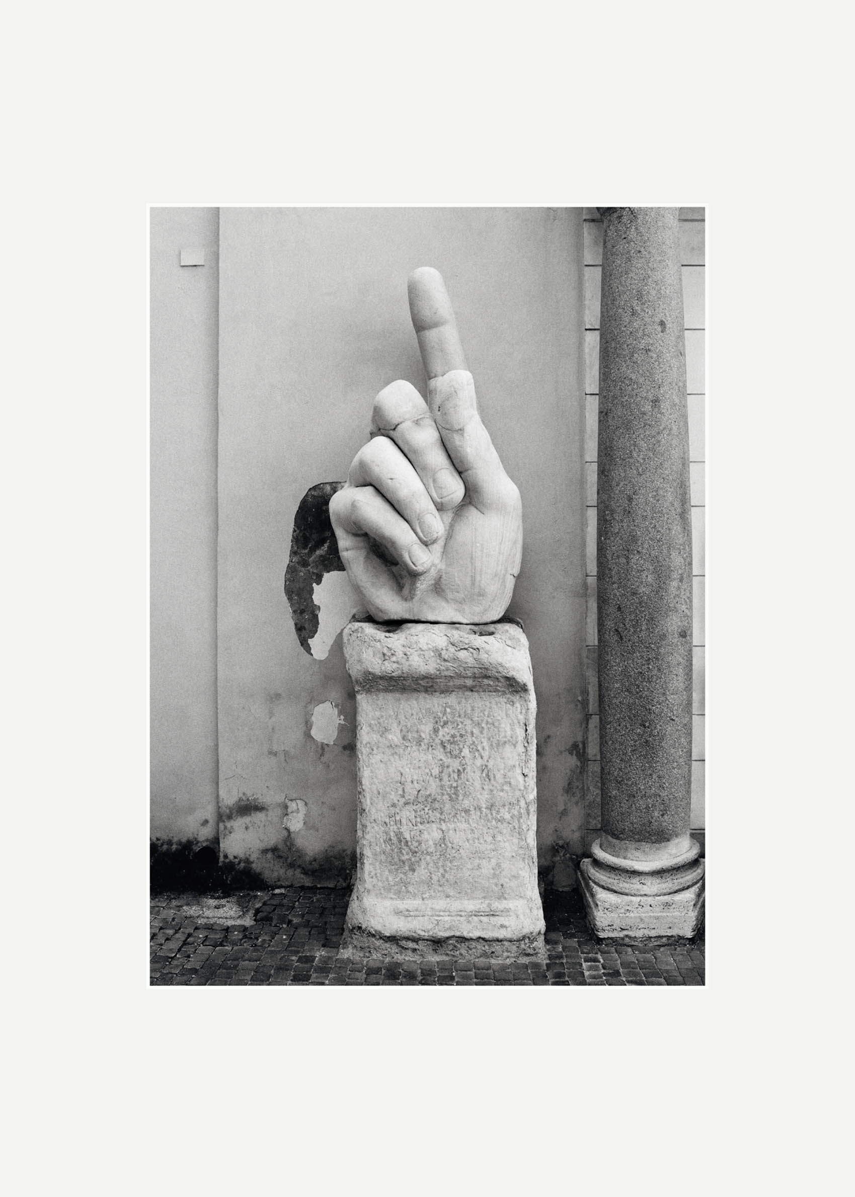 Hand of Constantine poster - Black and white sculpture photography (70x100 cm)