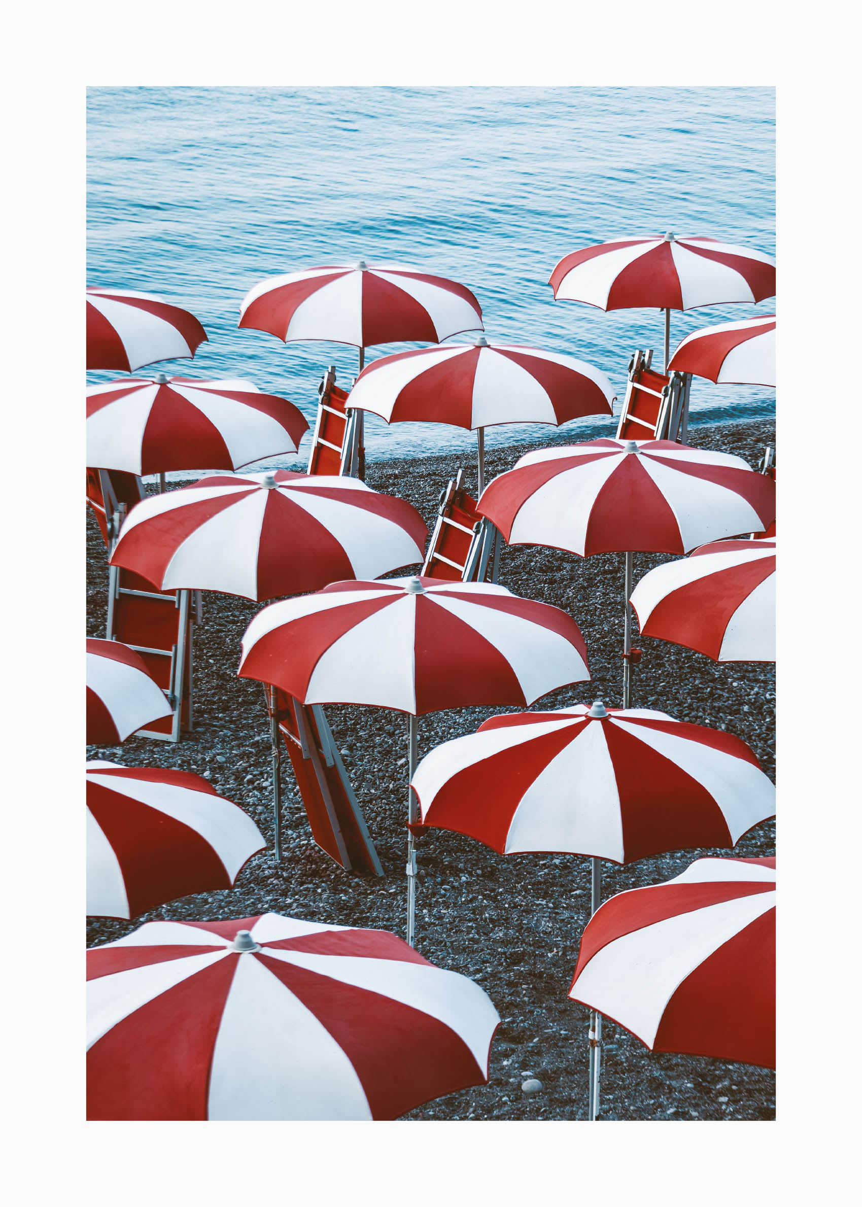 Striped Beach Umbrellas plakat - Kystfotografi (40x50 cm)