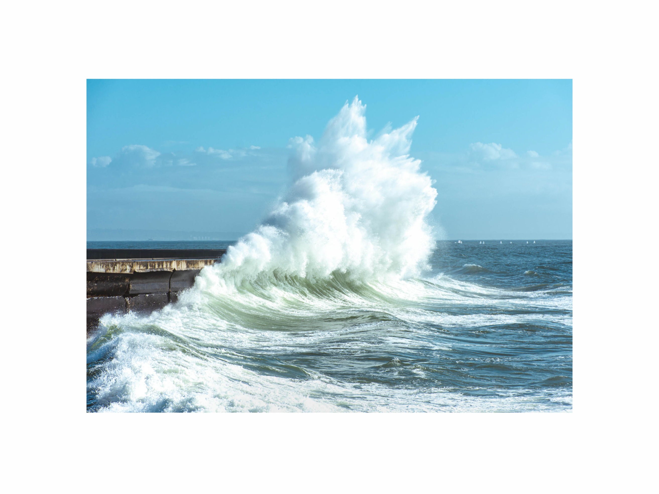 Majestic Wave Poster - Coastal photography (50x70 cm)