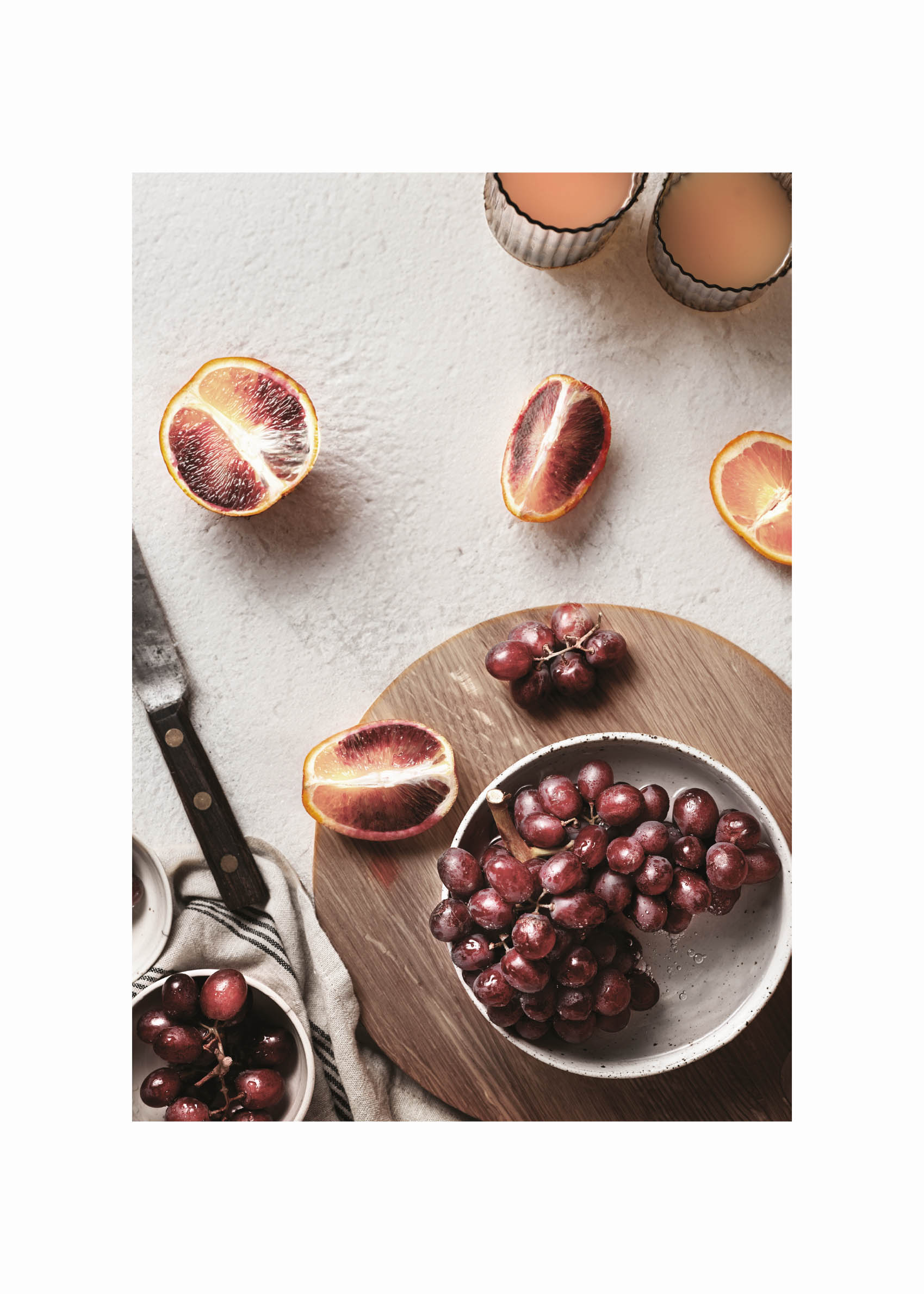 Red Fruits on a Table Poster - Food-Fotografie (21x30 cm)