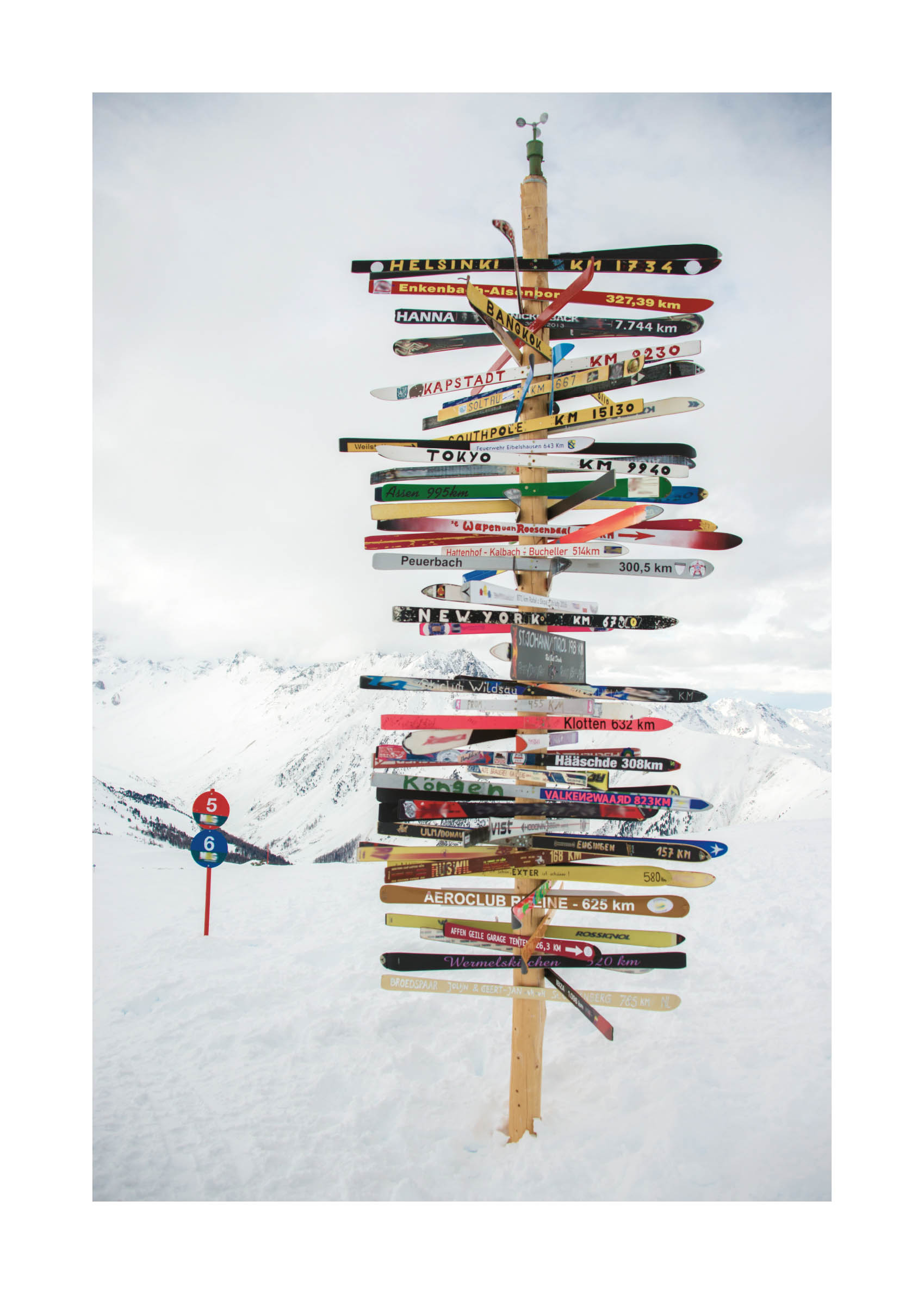 Skiing Directions poster - Mountain landscape photography (30x40 cm)