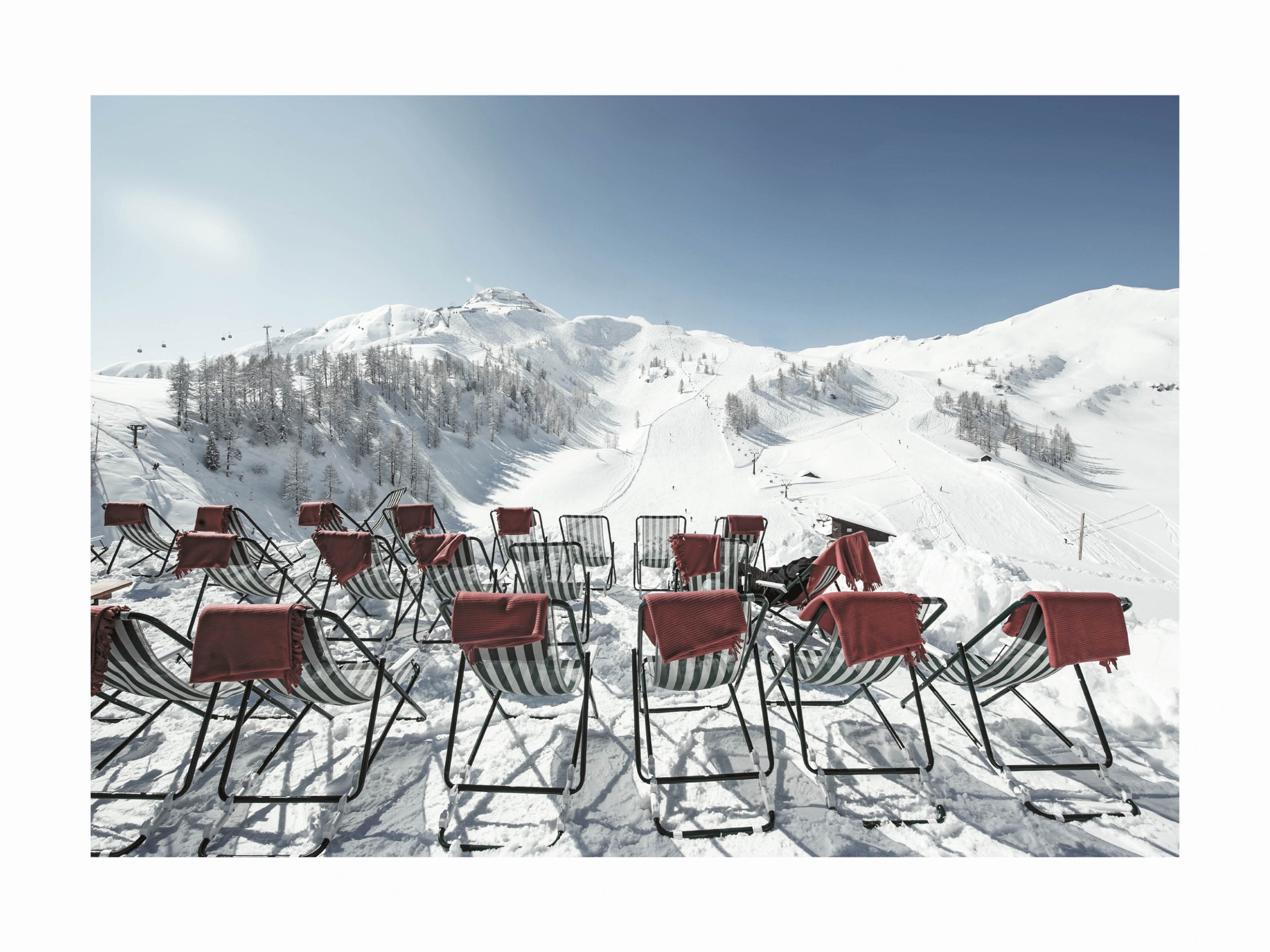 Snowy Mountain View Poster - Alpine Landschaftsfotografie (40x50 cm)