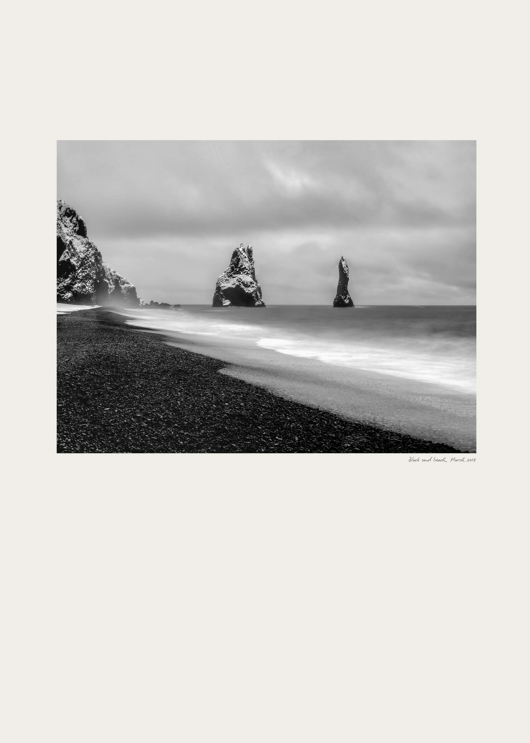 Black Sand Beach Poster - Black and white coastal photography (50x70 cm)