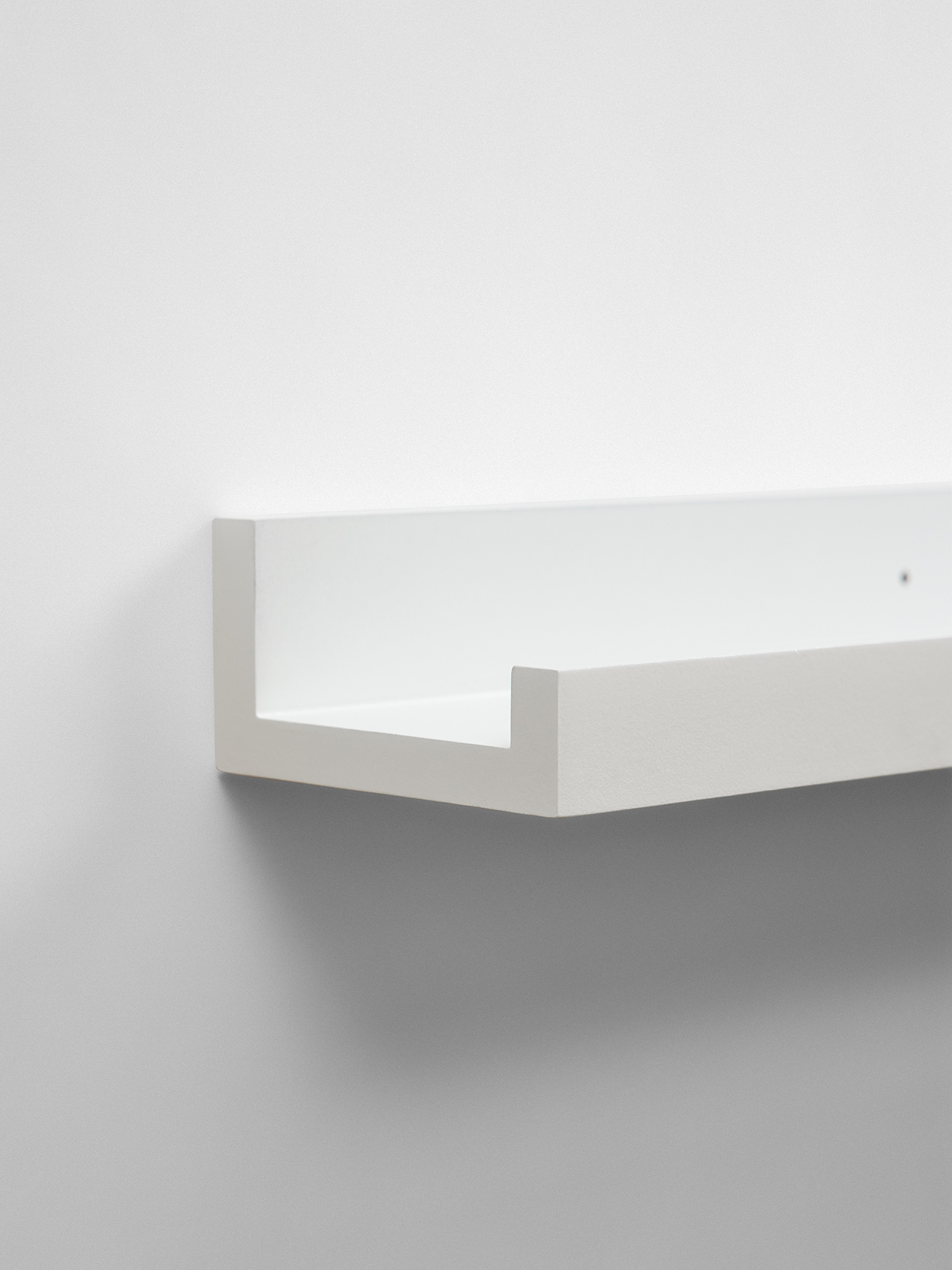 Picture Ledge White - White wooden picture ledge (70 cm)